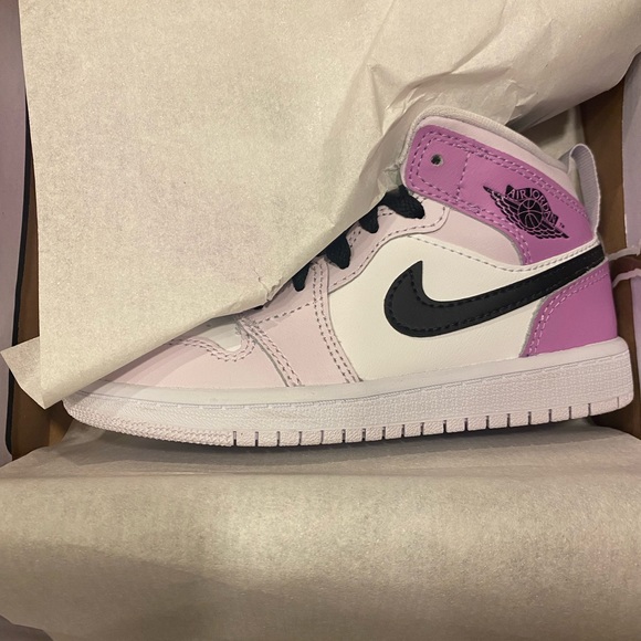SOLD New, never used Little Kids Jordan 1 Mid. - Picture 1 of 4
